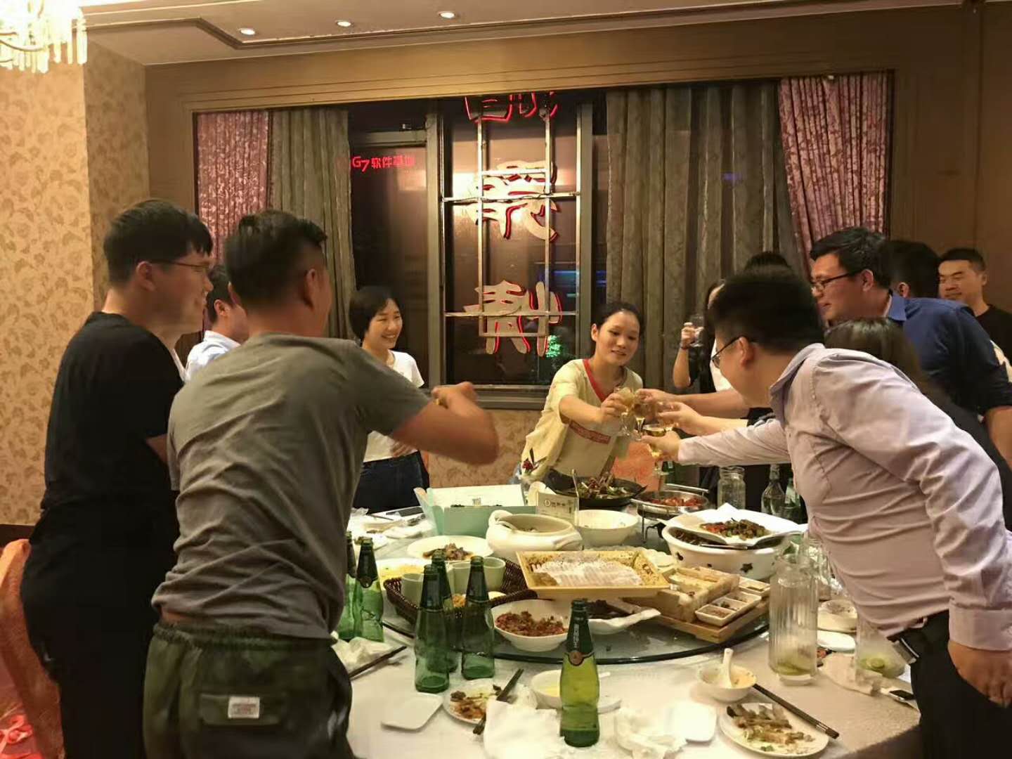 美金 女神過(guò)生日啦，聚餐?。?！